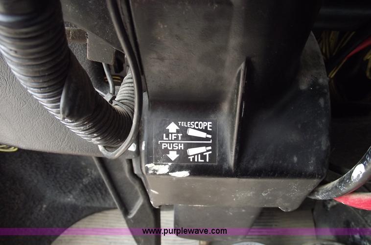 image for item A4013 1993 Freightliner FLA semi truck