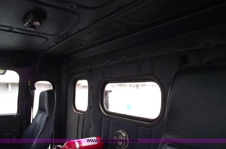 image for item A4013 1993 Freightliner FLA semi truck