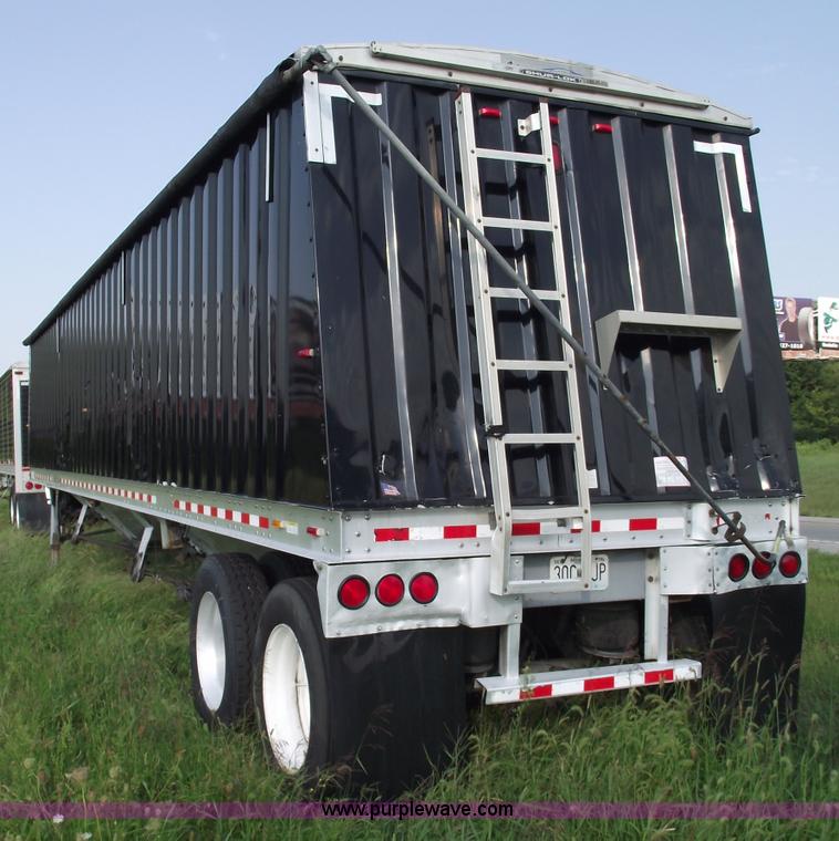 image for item A4027 2005 Jet 42' aluminum grain trailer