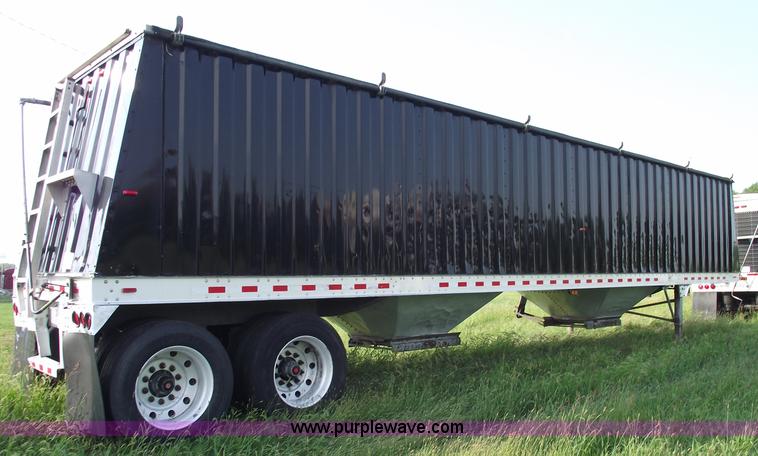image for item A4027 2005 Jet 42' aluminum grain trailer