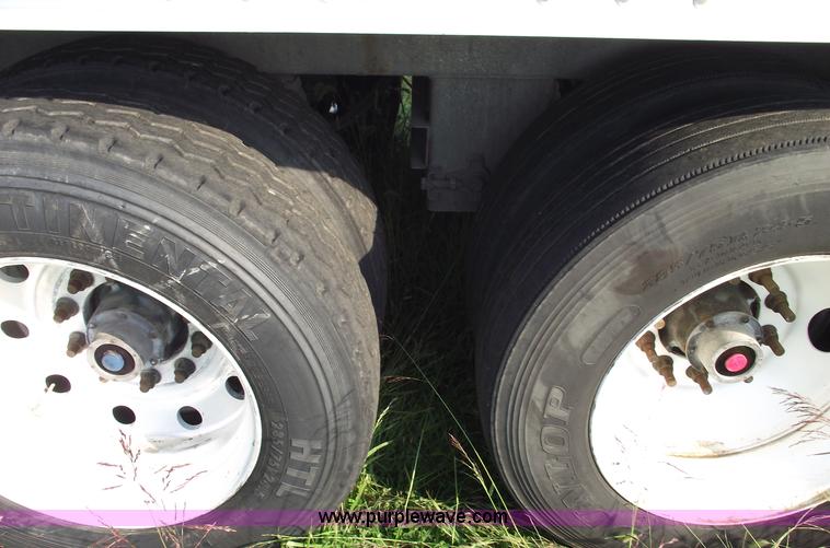 image for item A4027 2005 Jet 42' aluminum grain trailer