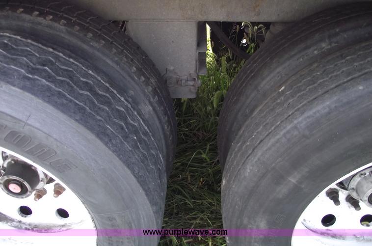 image for item A4027 2005 Jet 42' aluminum grain trailer