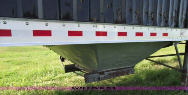 image for item A4027 2005 Jet 42' aluminum grain trailer