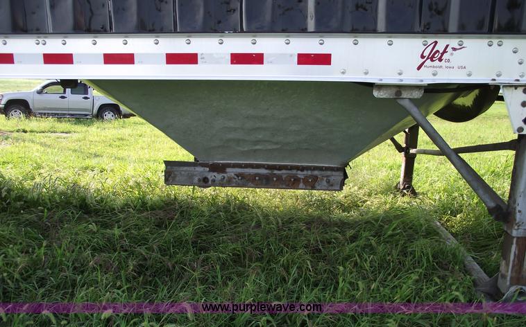 image for item A4027 2005 Jet 42' aluminum grain trailer