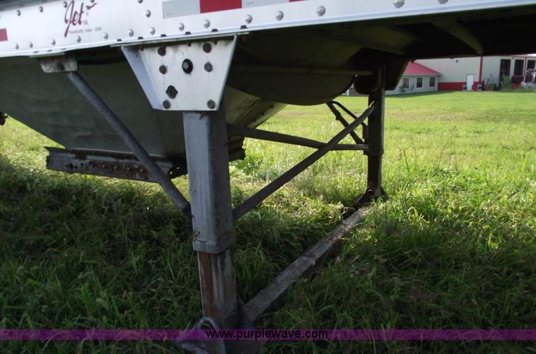 image for item A4027 2005 Jet 42' aluminum grain trailer