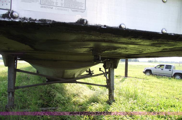 image for item A4027 2005 Jet 42' aluminum grain trailer