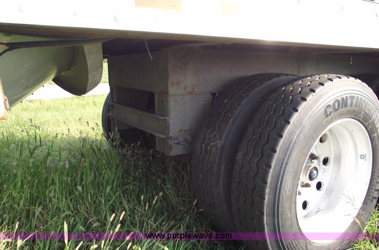 image for item A4027 2005 Jet 42' aluminum grain trailer