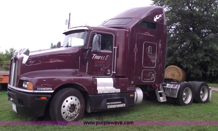 image for item A4098 1993 Kenworth T600 semi truck