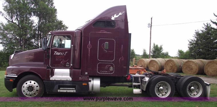 image for item A4098 1993 Kenworth T600 semi truck
