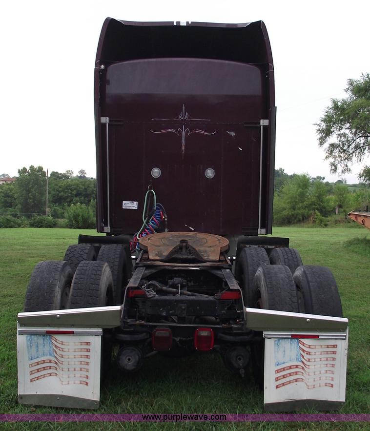 image for item A4098 1993 Kenworth T600 semi truck