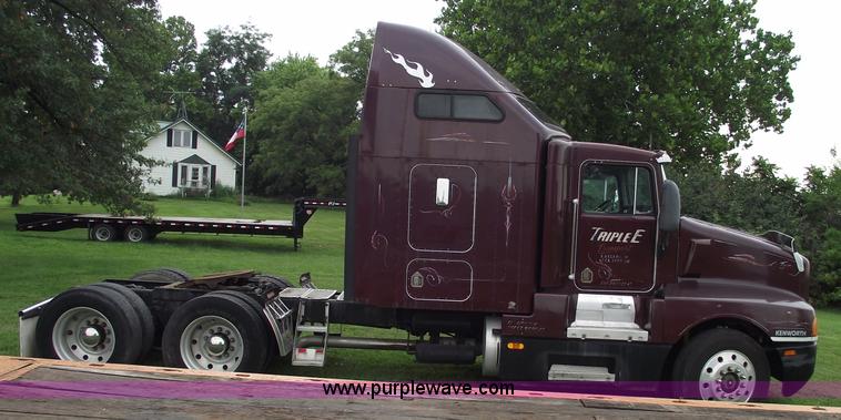image for item A4098 1993 Kenworth T600 semi truck