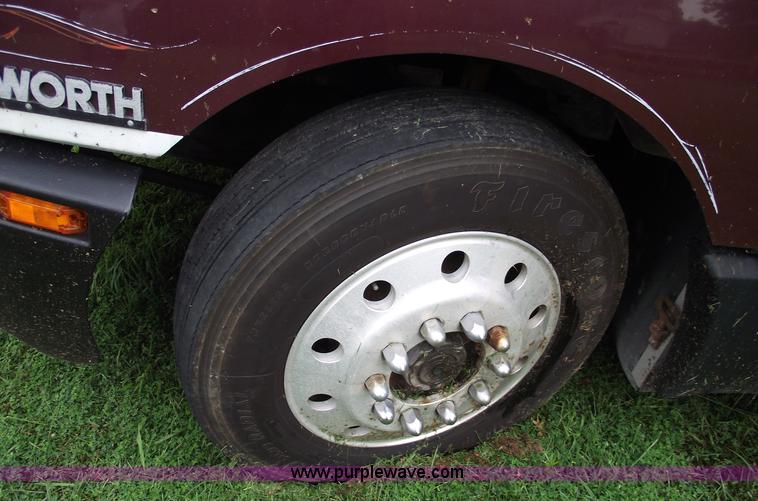 image for item A4098 1993 Kenworth T600 semi truck