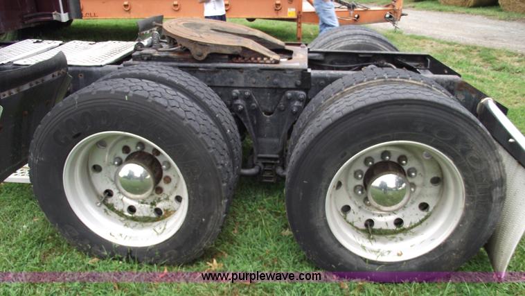 image for item A4098 1993 Kenworth T600 semi truck