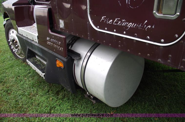 image for item A4098 1993 Kenworth T600 semi truck