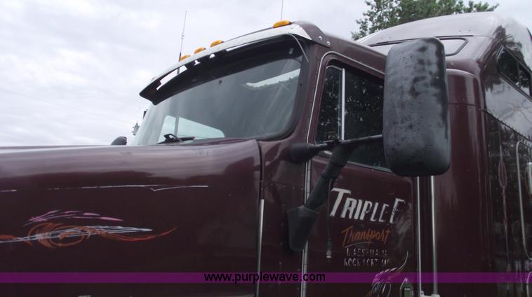 image for item A4098 1993 Kenworth T600 semi truck