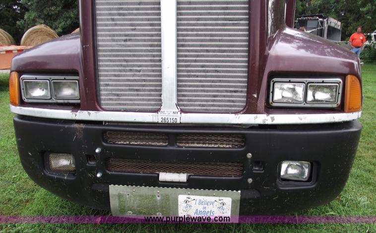image for item A4098 1993 Kenworth T600 semi truck