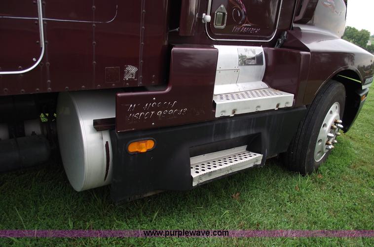 image for item A4098 1993 Kenworth T600 semi truck