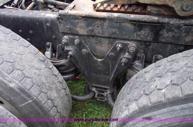 image for item A4098 1993 Kenworth T600 semi truck