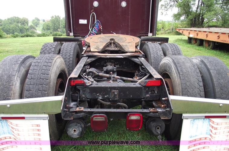 image for item A4098 1993 Kenworth T600 semi truck