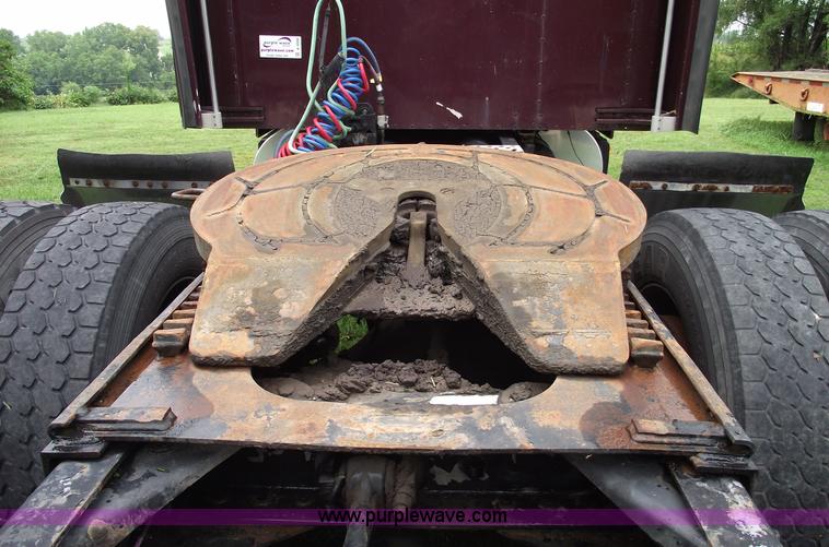 image for item A4098 1993 Kenworth T600 semi truck