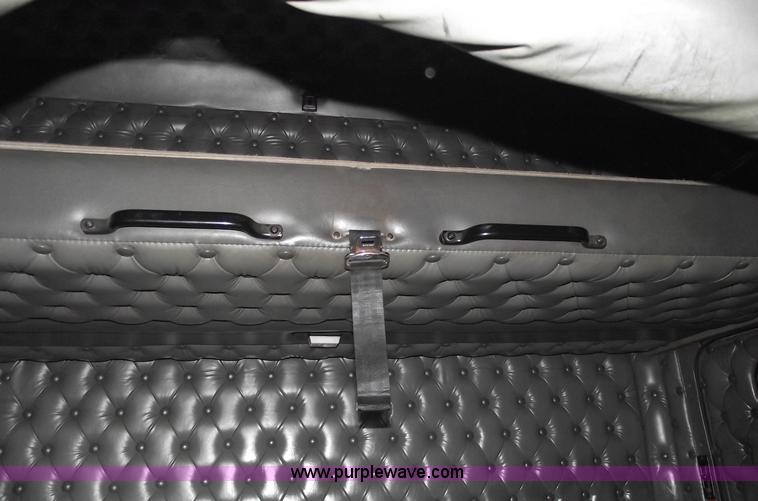 image for item A4098 1993 Kenworth T600 semi truck