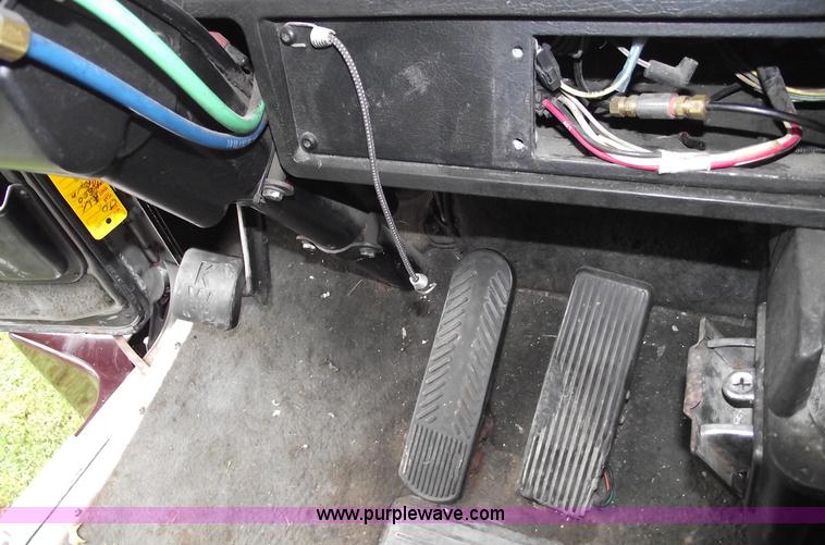 image for item A4098 1993 Kenworth T600 semi truck