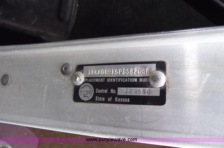 image for item A4098 1993 Kenworth T600 semi truck