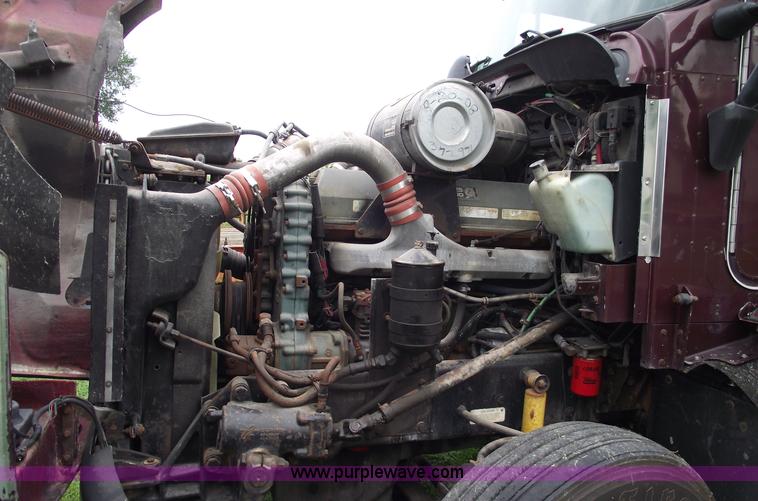 image for item A4098 1993 Kenworth T600 semi truck