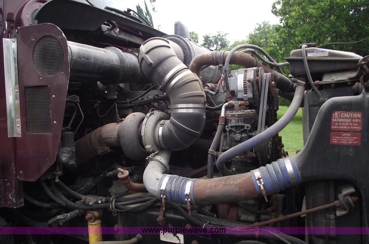 image for item A4098 1993 Kenworth T600 semi truck