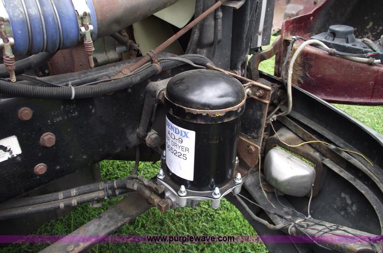 image for item A4098 1993 Kenworth T600 semi truck