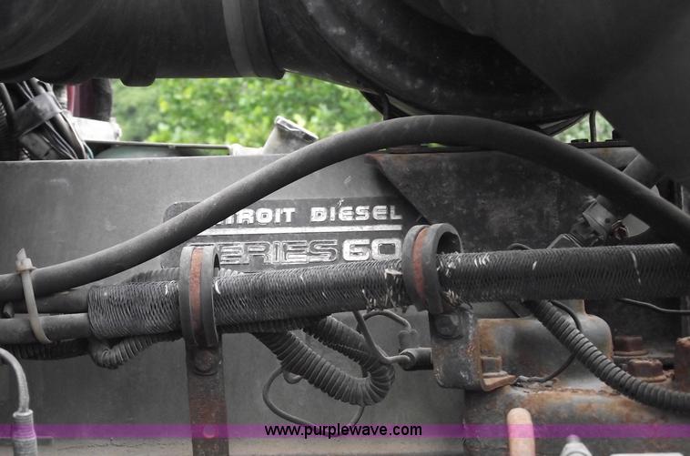 image for item A4098 1993 Kenworth T600 semi truck