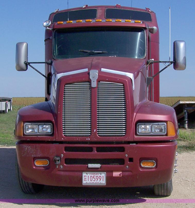 image for item A4503 1998 Kenworth T600 semi truck