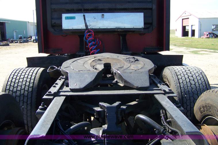 image for item A4503 1998 Kenworth T600 semi truck