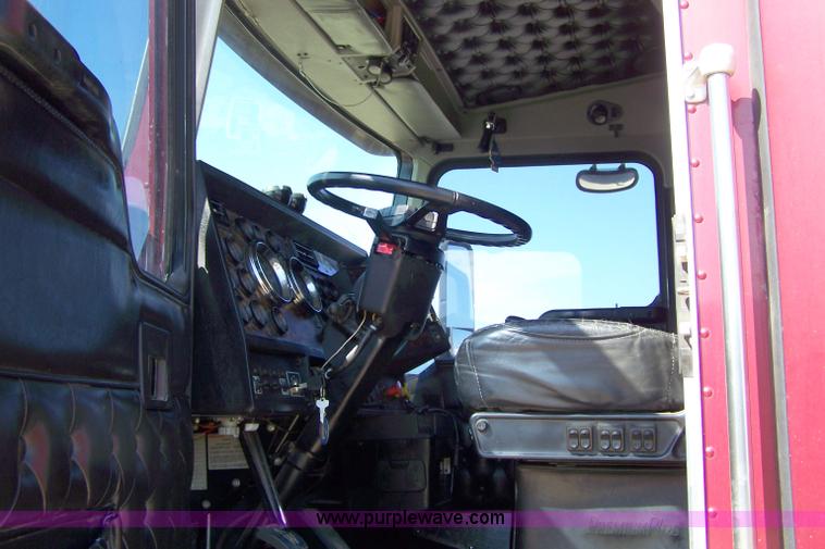 image for item A4503 1998 Kenworth T600 semi truck