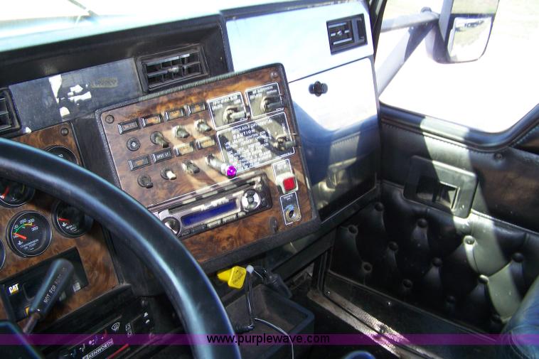 image for item A4503 1998 Kenworth T600 semi truck