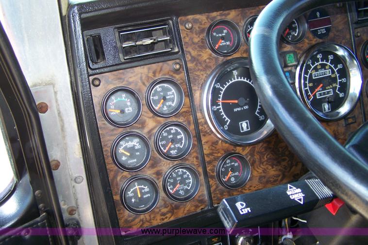 image for item A4503 1998 Kenworth T600 semi truck