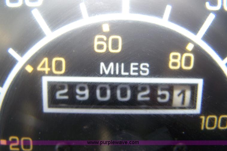 image for item A4503 1998 Kenworth T600 semi truck