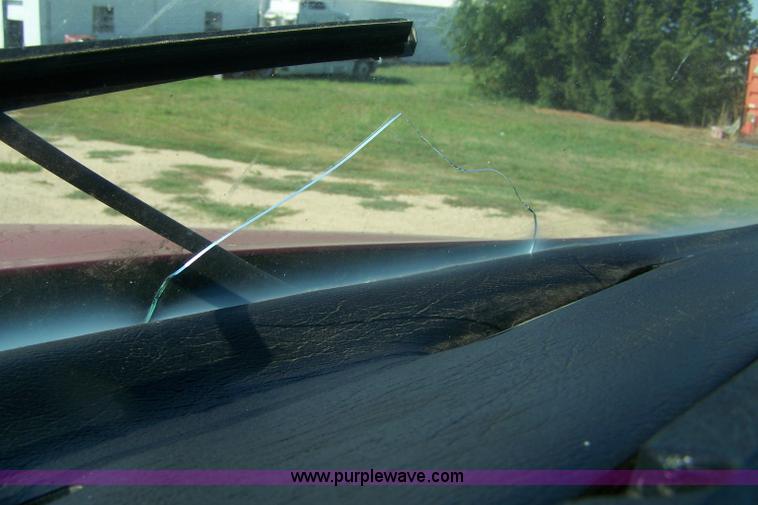 image for item A4503 1998 Kenworth T600 semi truck