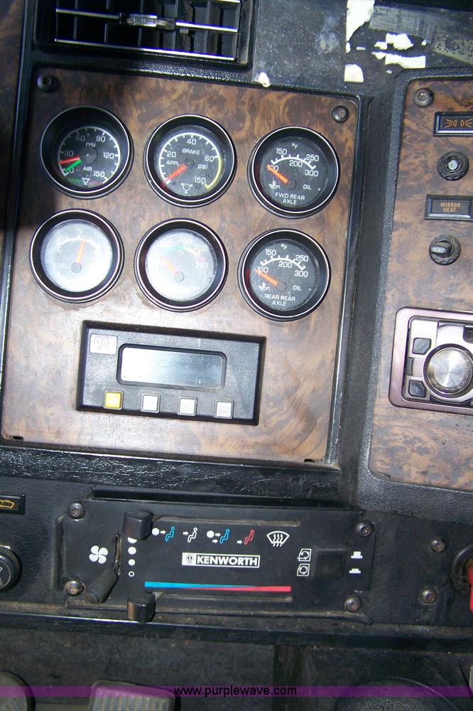 image for item A4503 1998 Kenworth T600 semi truck