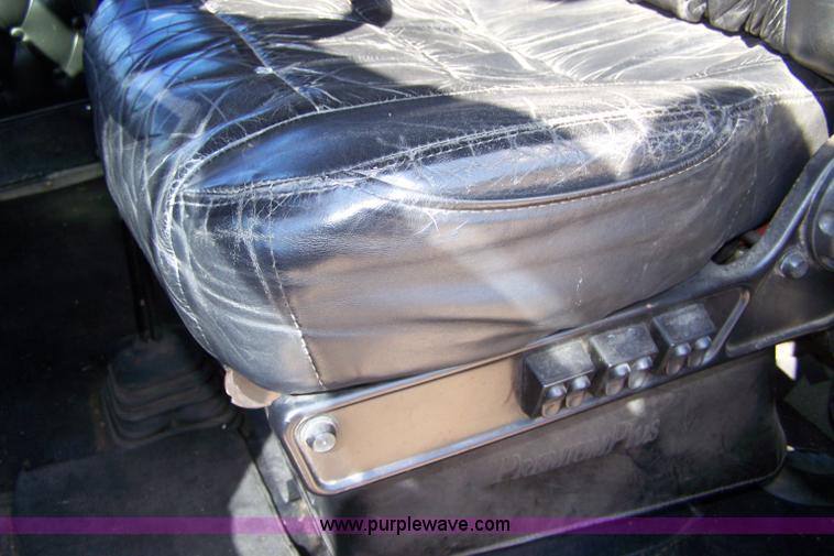 image for item A4503 1998 Kenworth T600 semi truck