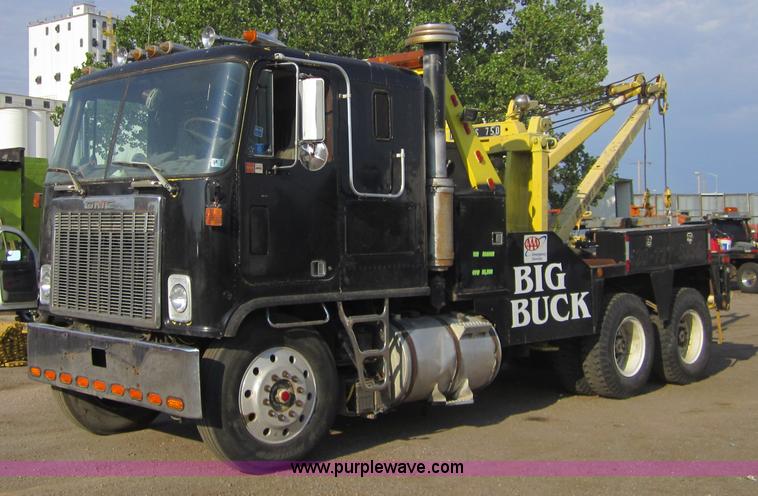 image for item A4710 1980 GMC Astro wrecker