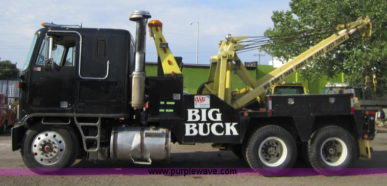 image for item A4710 1980 GMC Astro wrecker