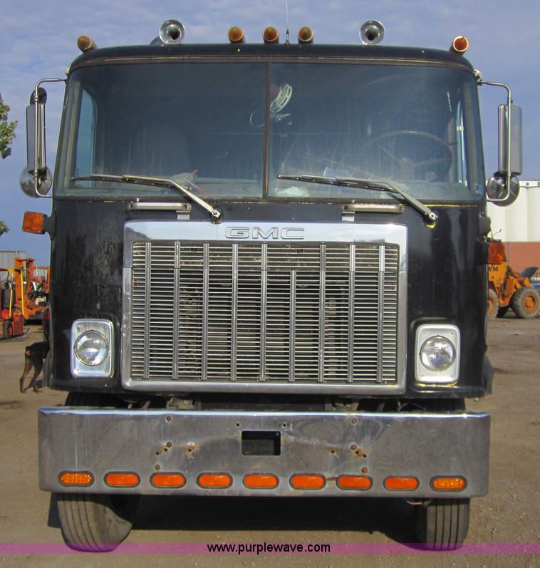 image for item A4710 1980 GMC Astro wrecker