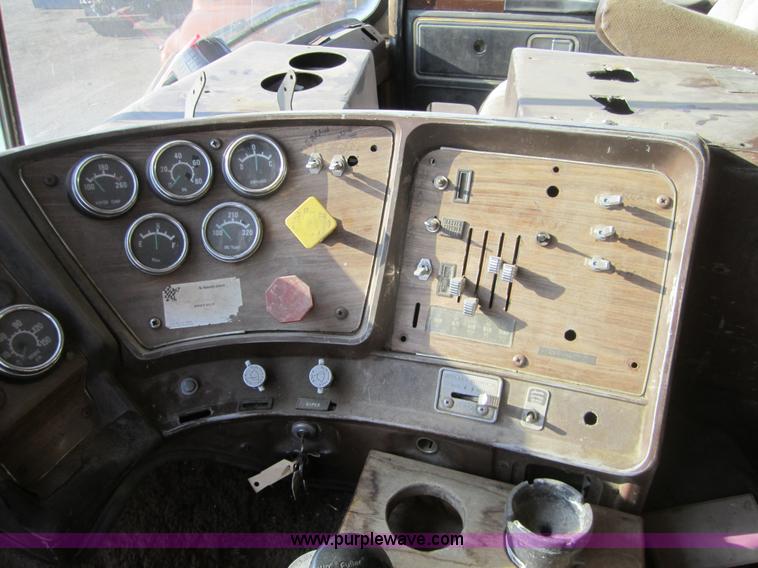 image for item A4710 1980 GMC Astro wrecker