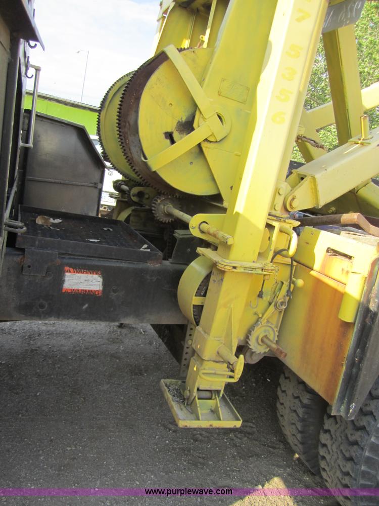 image for item A4710 1980 GMC Astro wrecker