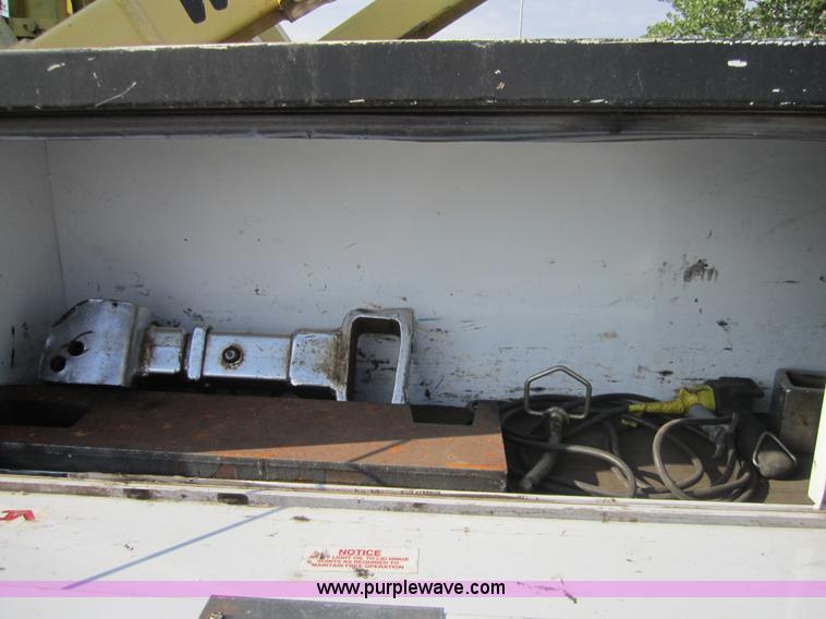 image for item A4710 1980 GMC Astro wrecker