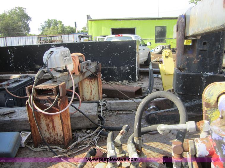 image for item A4710 1980 GMC Astro wrecker