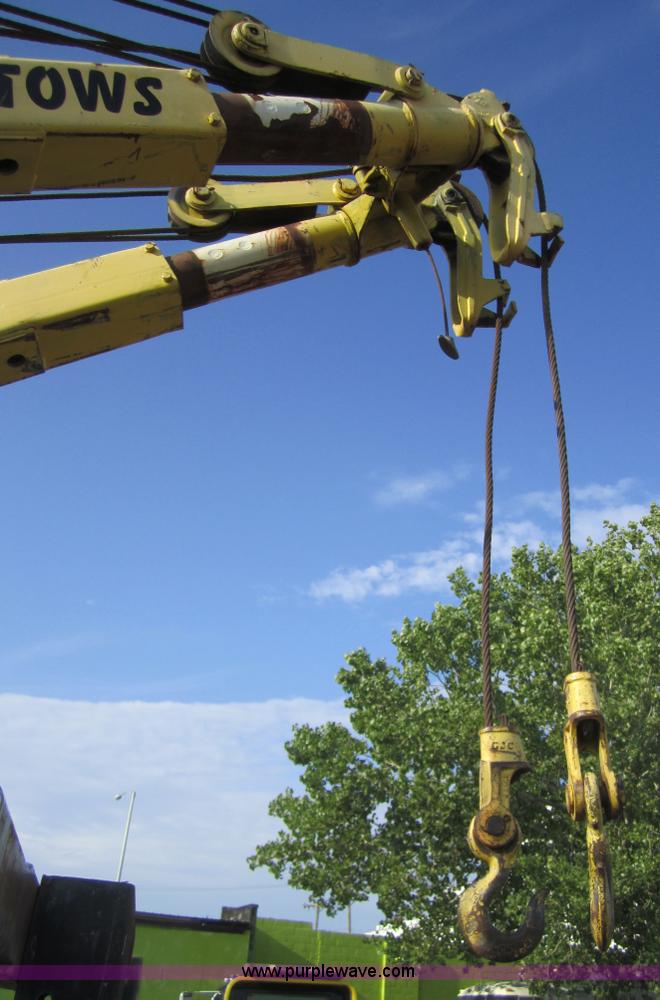 image for item A4710 1980 GMC Astro wrecker