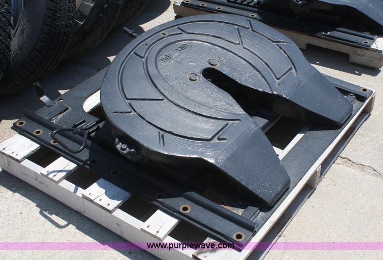 image for item A9071 Holland fifth wheel plate