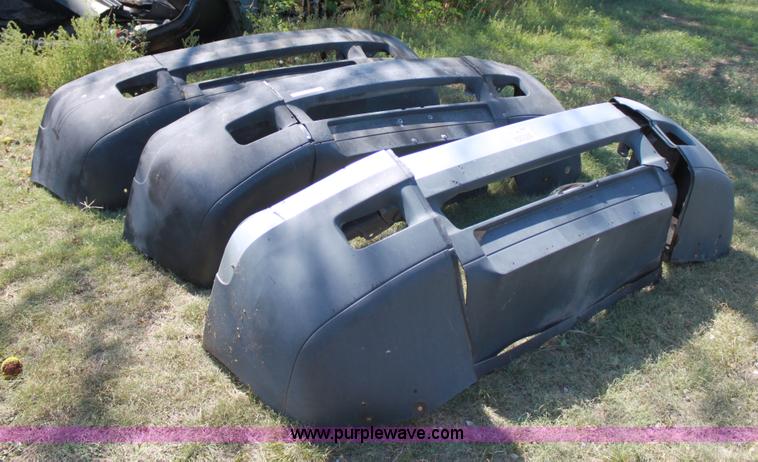 image for item F9841 (3) 1997-2005 Freightliner Century front bumpers